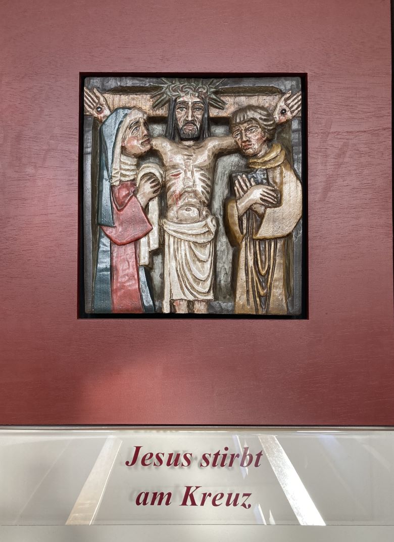 Jesus stirbt am Kreuz